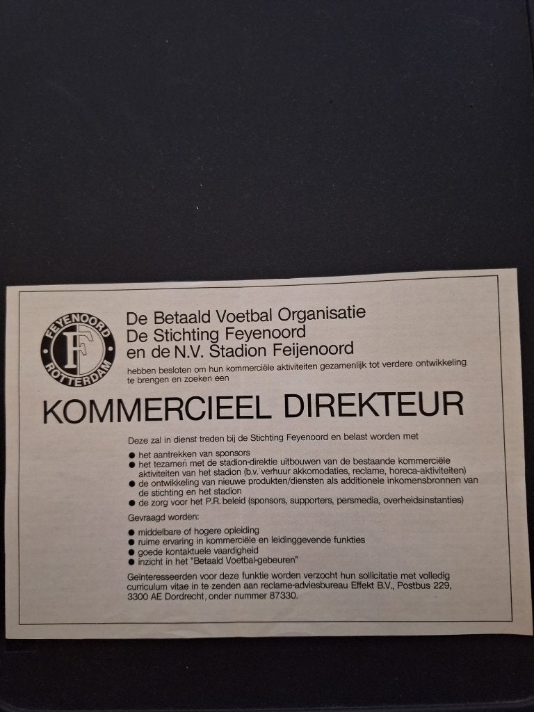 Oude vintage reclame - Feyenoord zoekt Kommercieel Directeur, Ophalen of Verzenden, Gebruikt, Feyenoord, Poster, Plaatje of Sticker
