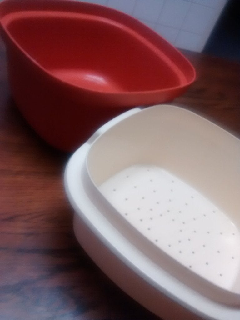 Tupperware servalier serveerschaal, Huis en Inrichting, Schaal, Ophalen of Verzenden, Zo goed als nieuw, Rood