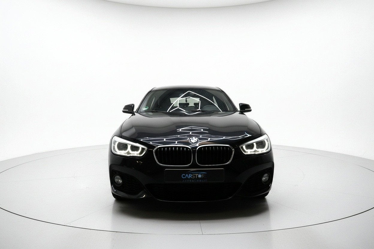 BMW 1-serie 118i M SPORT LEER PDC SCHUIFDAK STOELVER NAP, Gebruikt, Zwart, Bedrijf, 650 kg