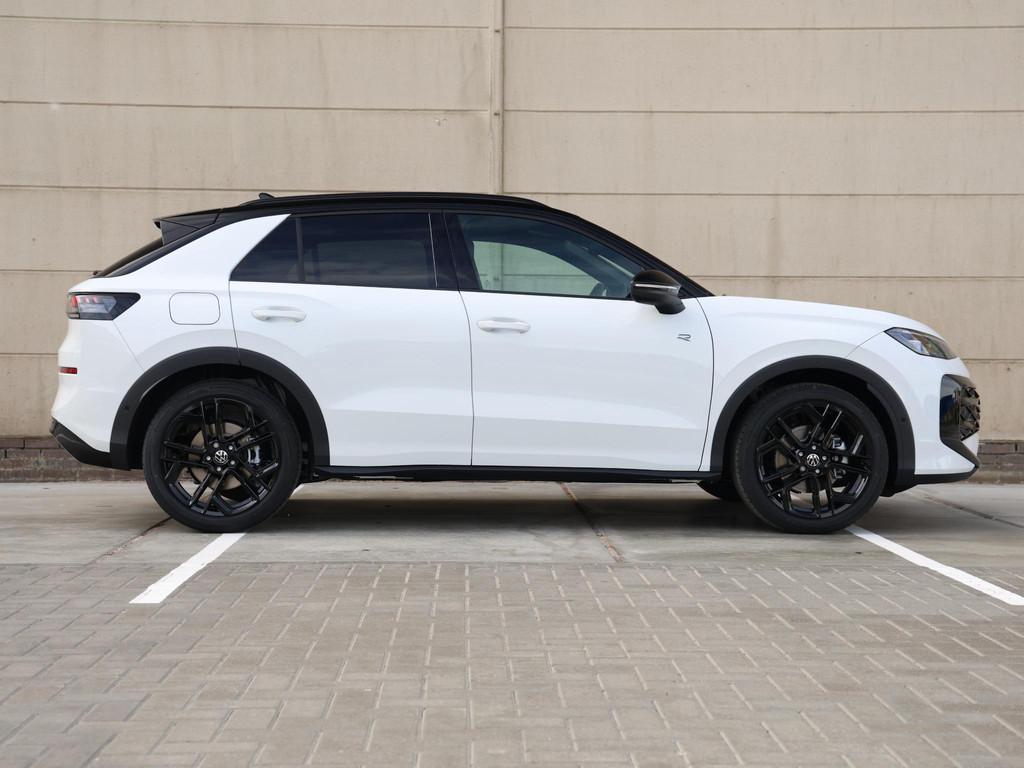 Volkswagen T-Roc R-Line First Edition 1.5 eTSI 150 PK | Blac, 1374 kg, Stof, 1498 cc, 4 cilinders