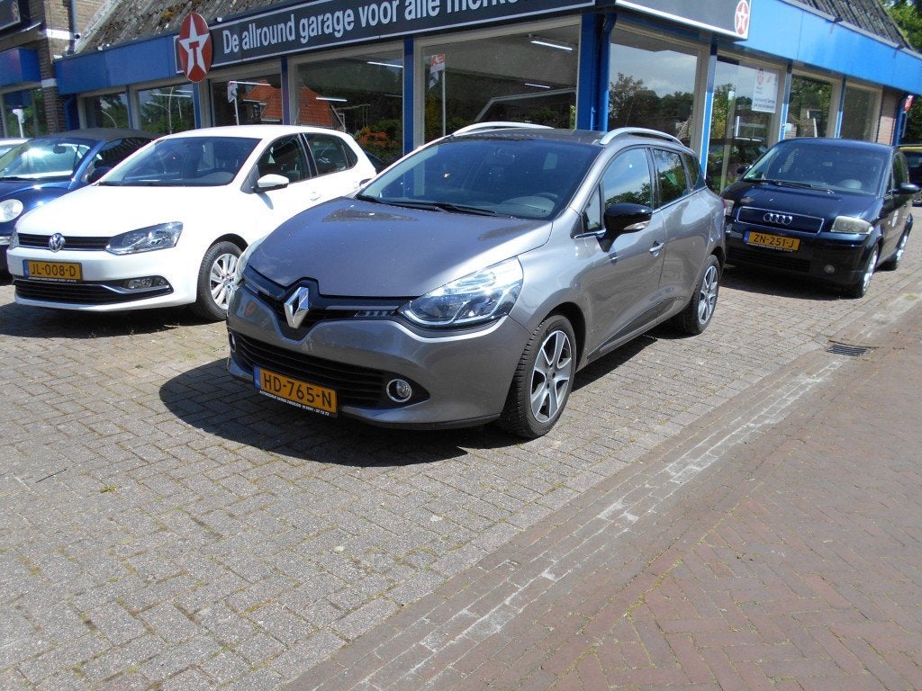 Renault CLIO TCe 90PK Night&Day  NL-auto met logische km's !, Voorwielaandrijving, Origineel Nederlands, Handgeschakeld, Zilver of Grijs