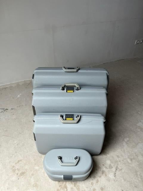 Samsonite Kofferset van 4 stuks, Sieraden, Tassen en Uiterlijk, Koffers, Gebruikt, Hard kunststof, 60 tot 70 cm, 35 tot 45 cm