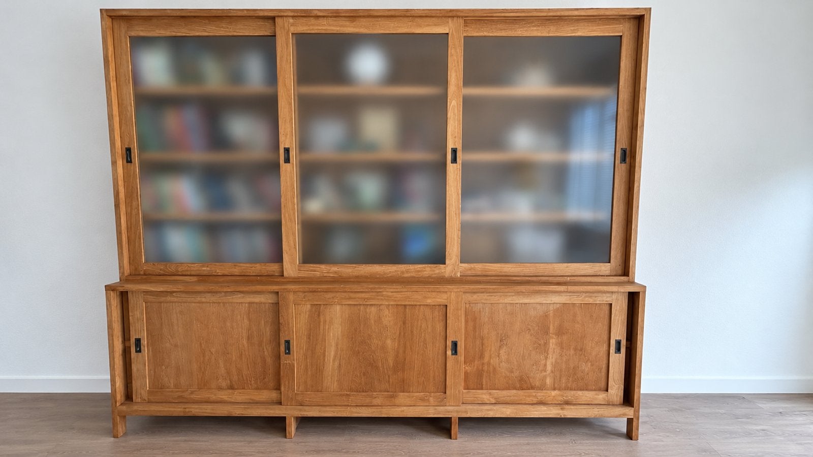 Teak buffet/winkel met glazen schuifdeuren en opbergruimte, Ophalen, Gebruikt, 200 cm of meer, Teakhout