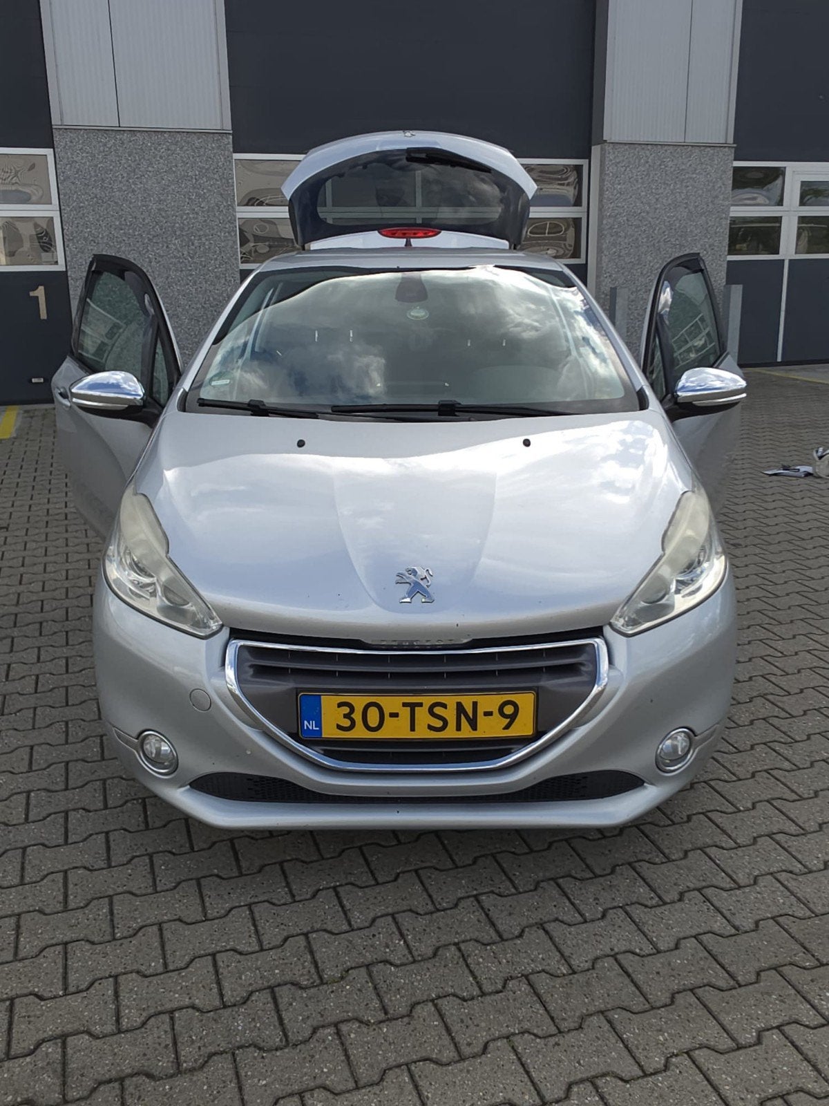 Peugeot 208 1.6 VTI 88KW/120PK 3-D 2012 Grijs, Auto's, Voorwielaandrijving, 4 cilinders, 49 €/maand, Origineel Nederlands