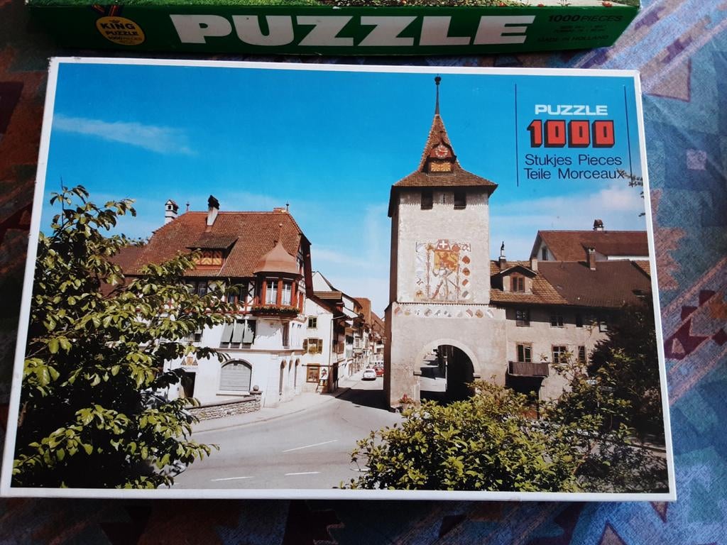 3 puzzels a 1000stukjes met kastelen en cottage afbeelding, Hobby en Vrije tijd, Denksport en Puzzels, Ophalen of Verzenden, 500 t/m 1500 stukjes