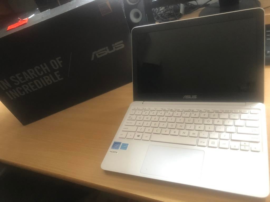 Asus R209H laptop, Computers en Software, Windows Laptops, Ophalen of Verzenden, Zo goed als nieuw, 15 inch, 2 tot 3 Ghz