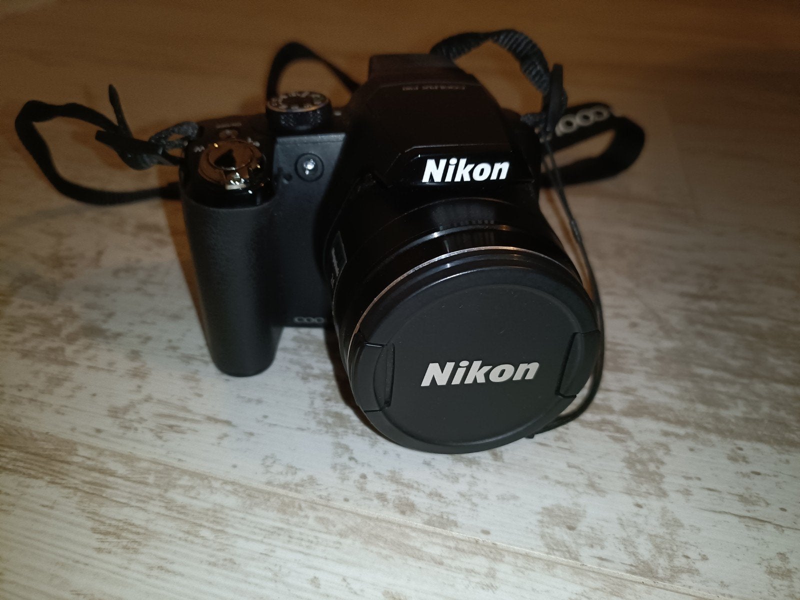Nikon Coolpix P90 digitale camera met extra accu en USB-lad, Ophalen of Verzenden, Zo goed als nieuw, Accu, Nikon