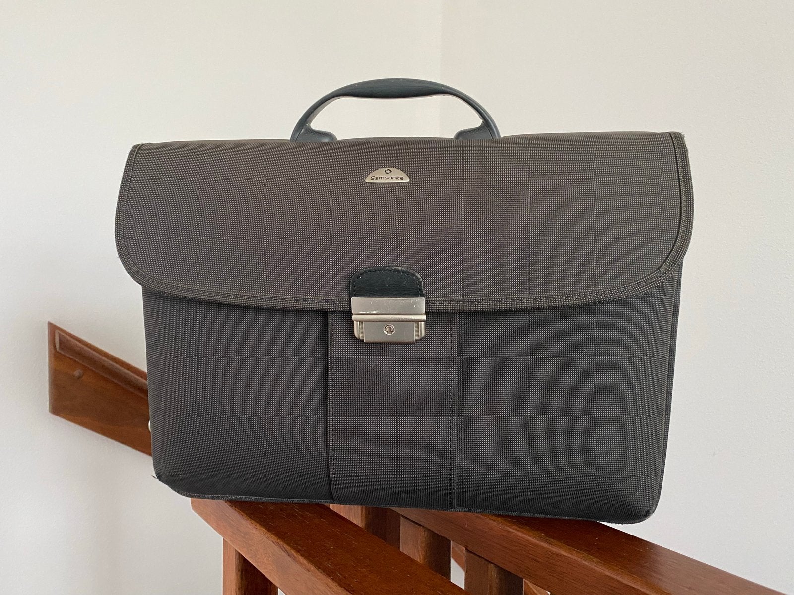 Samsonite Laptoptas -Donkergrijs, Computers en Software, Laptoptassen, Grijs, Ophalen of Verzenden, Zo goed als nieuw, Handvat