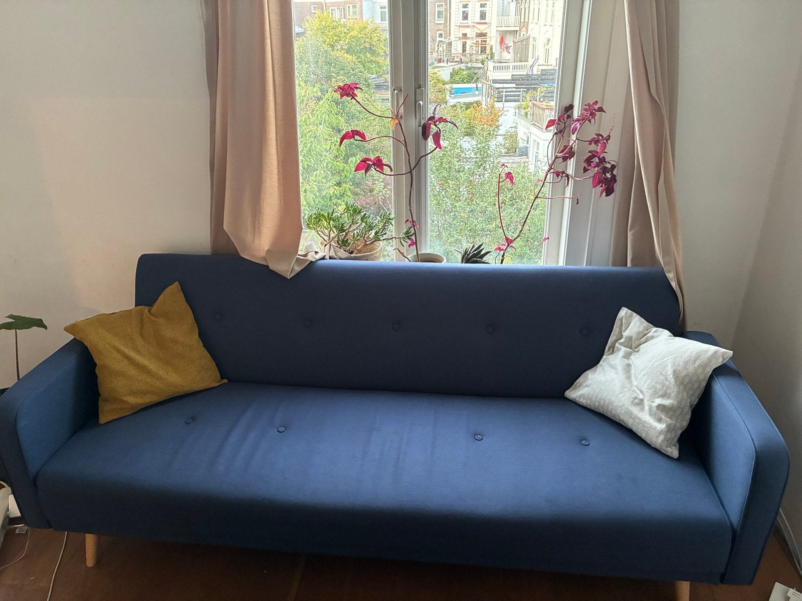 Comfortabele blauwe slaapbank - Ideaal voor kleine ruimtes, Huis en Inrichting, Ophalen, Gebruikt, Blauw, Tweepersoons