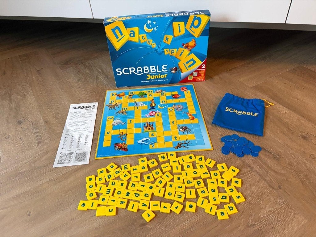 Als nieuw en compleet! Scrabble Junior 6+, Een of twee spelers, Ophalen of Verzenden, Zo goed als nieuw, Mattel