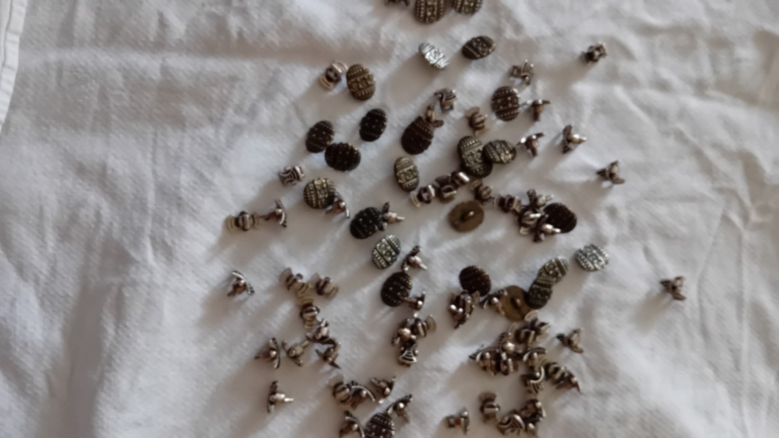 Knopen aparte zilver kleurig knoopjes, Ophalen of Verzenden, Zo goed als nieuw, Knoop of Knopen