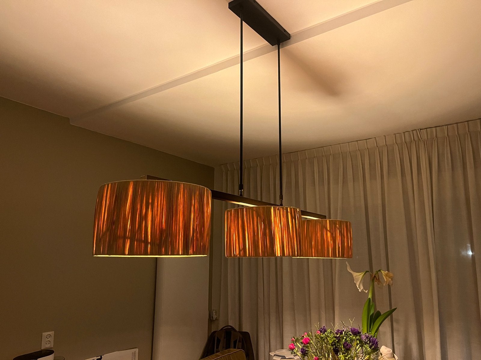 Eettafellamp met 3 rieten lichtpunten en lichtbollen, Huis en Inrichting, Lampen | Hanglampen, Ophalen, Gebruikt, Natuurlijk materiaal