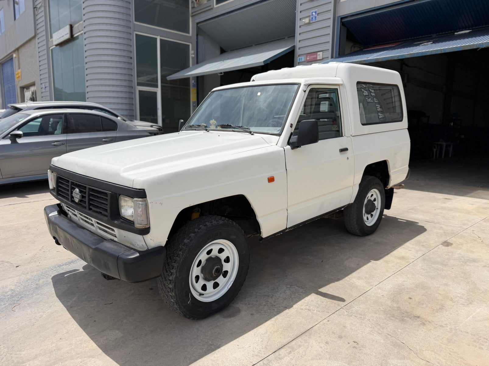 Nissan Patrol 2.8D 1992 7-zit slechts 120.000 km! Roestvrij!, Auto's, Leder en Stof, Wit, Patrol, Bedrijf