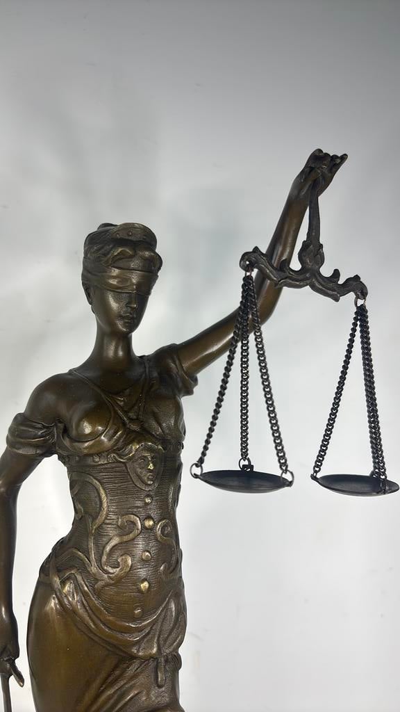 Vrouw Justitia, brons beeld, Verzenden