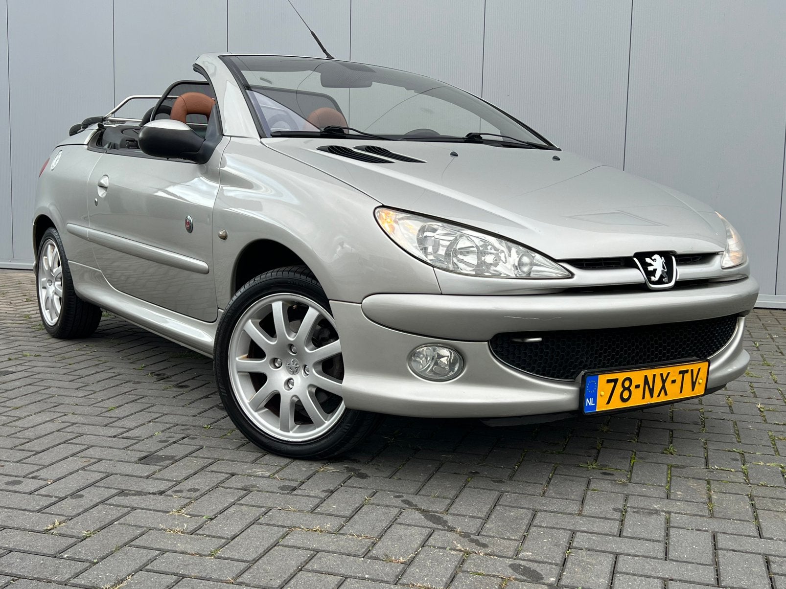 Peugeot 206 1.6 16V CC Roland Garros, Leder,Airco,lm velgen, Auto's, Voorwielaandrijving, 4 cilinders, Cabriolet, 4 stoelen