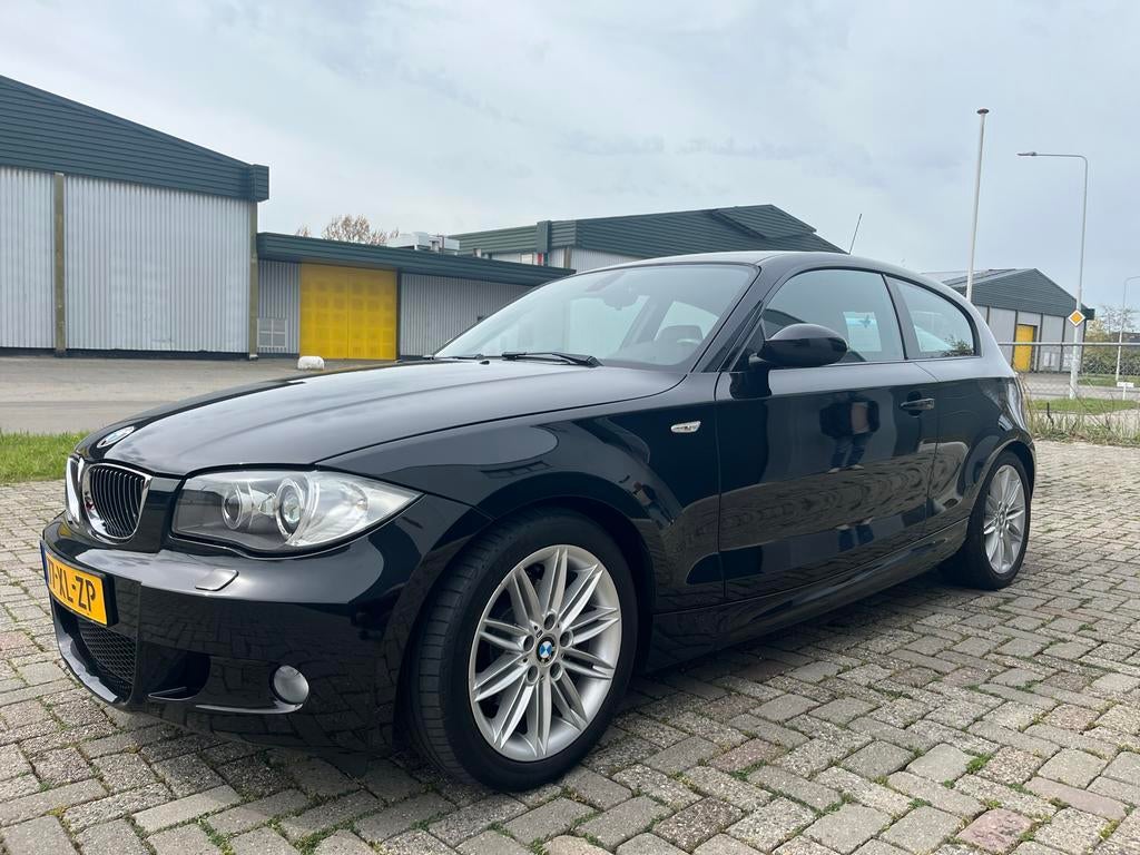 BMW 1-Serie 2.0 120I 3DR 2007 Zwart M-paket, Auto's, 1-Serie, Achterwielaandrijving, 4 cilinders, Zwart