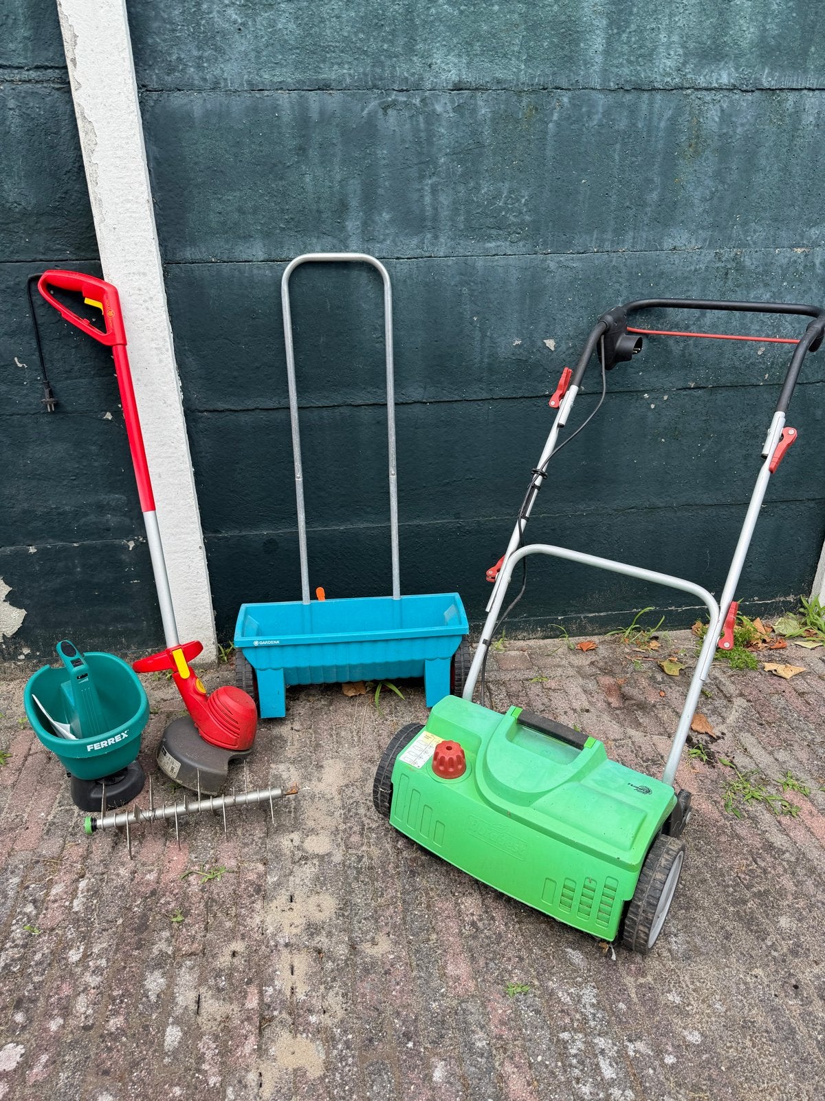 Tuinmachines set: verticuteermachine, strooiwagens, trimmer, Ophalen, Gebruikt, Elektrisch