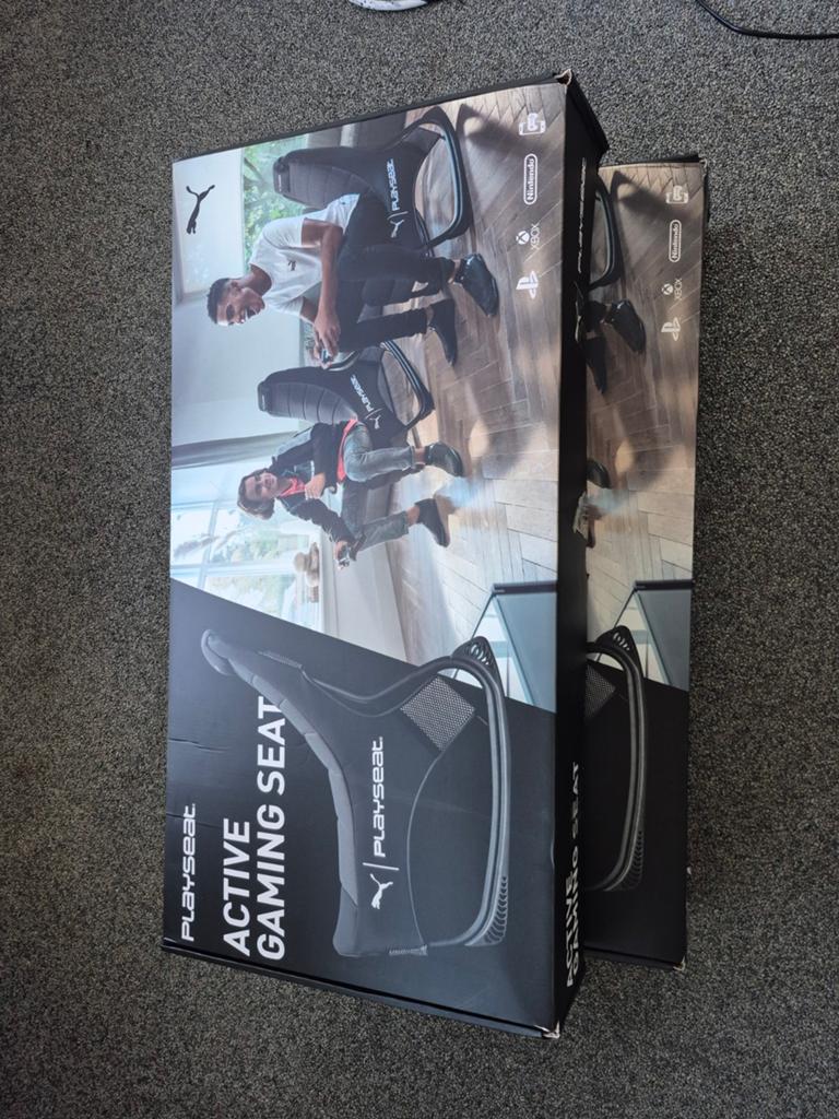 PUMA playseat gaming stoel( 2 stuks), Spelcomputers en Games, Spelcomputers | Overige Accessoires, Zo goed als nieuw, Ophalen of Verzenden
