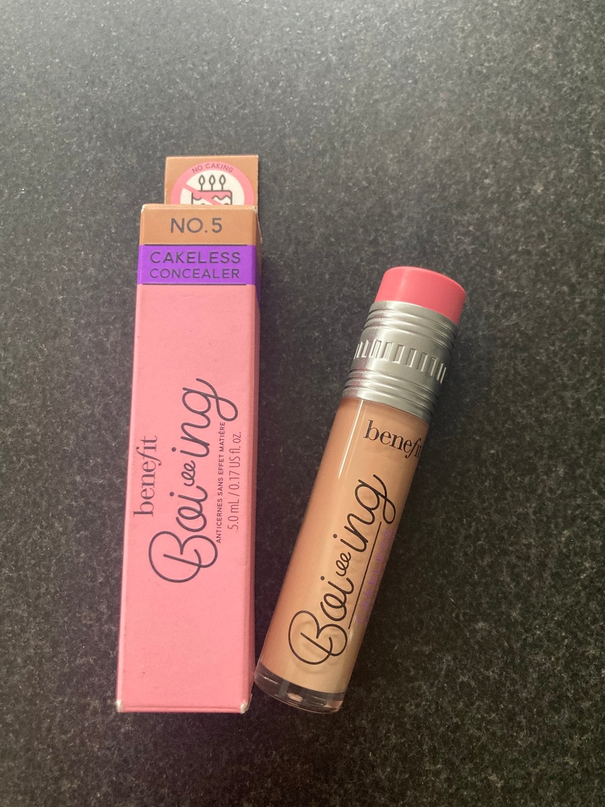 Benefit Cakeless concealer 5 ml no.5, Ophalen of Verzenden, Zo goed als nieuw, Beige, Gehele gezicht