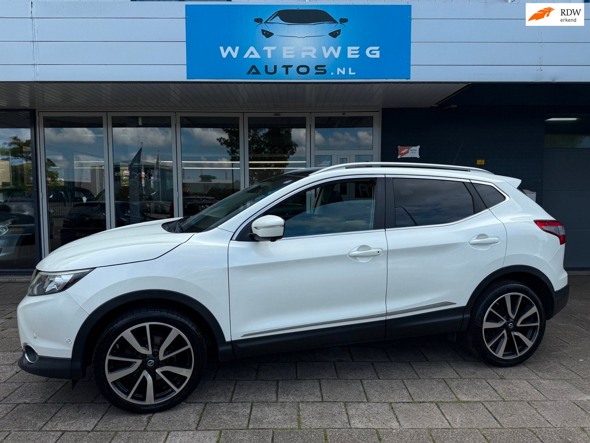 Nissan Qashqai 1.2 Tekna PANO|360 CAM|LEDER|STOEL VERW., Auto's, Voorwielaandrijving, Euro 5, Gebruikt, 4 cilinders