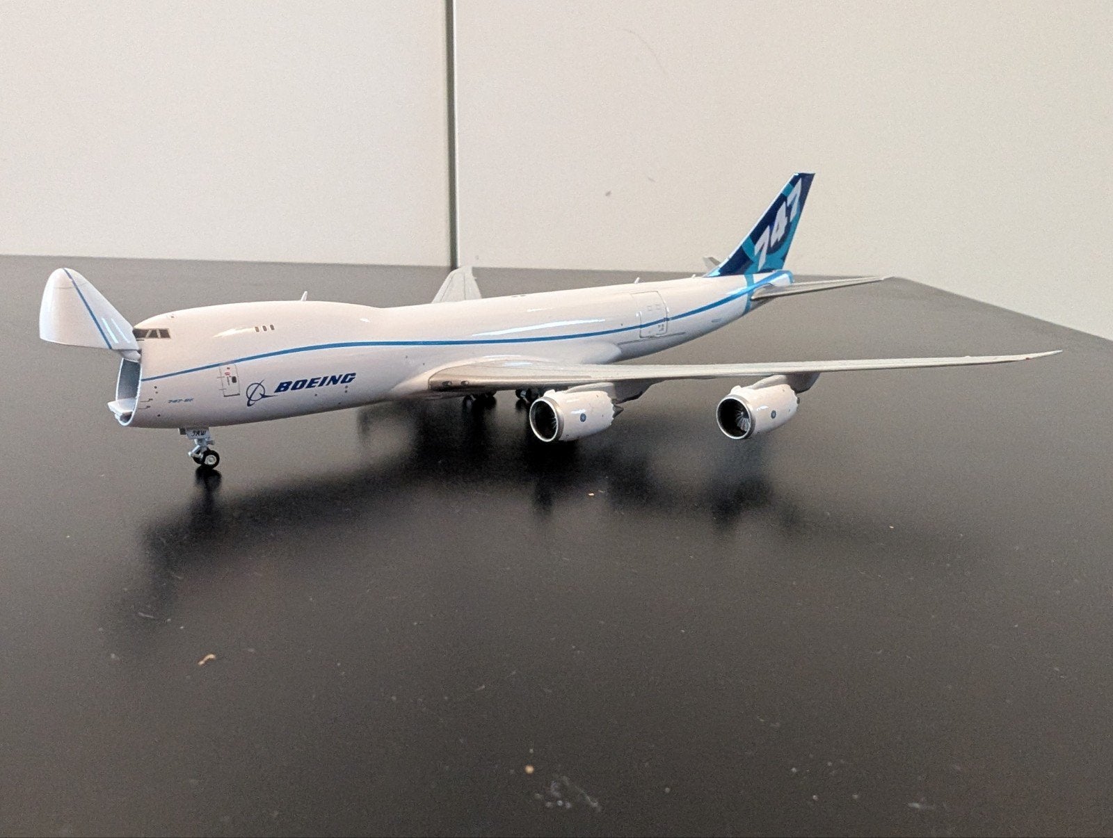 Boeing 747-8f 1:400 Modelvliegtuig, Verzamelen, Ophalen of Verzenden, Zo goed als nieuw, Schaalmodel