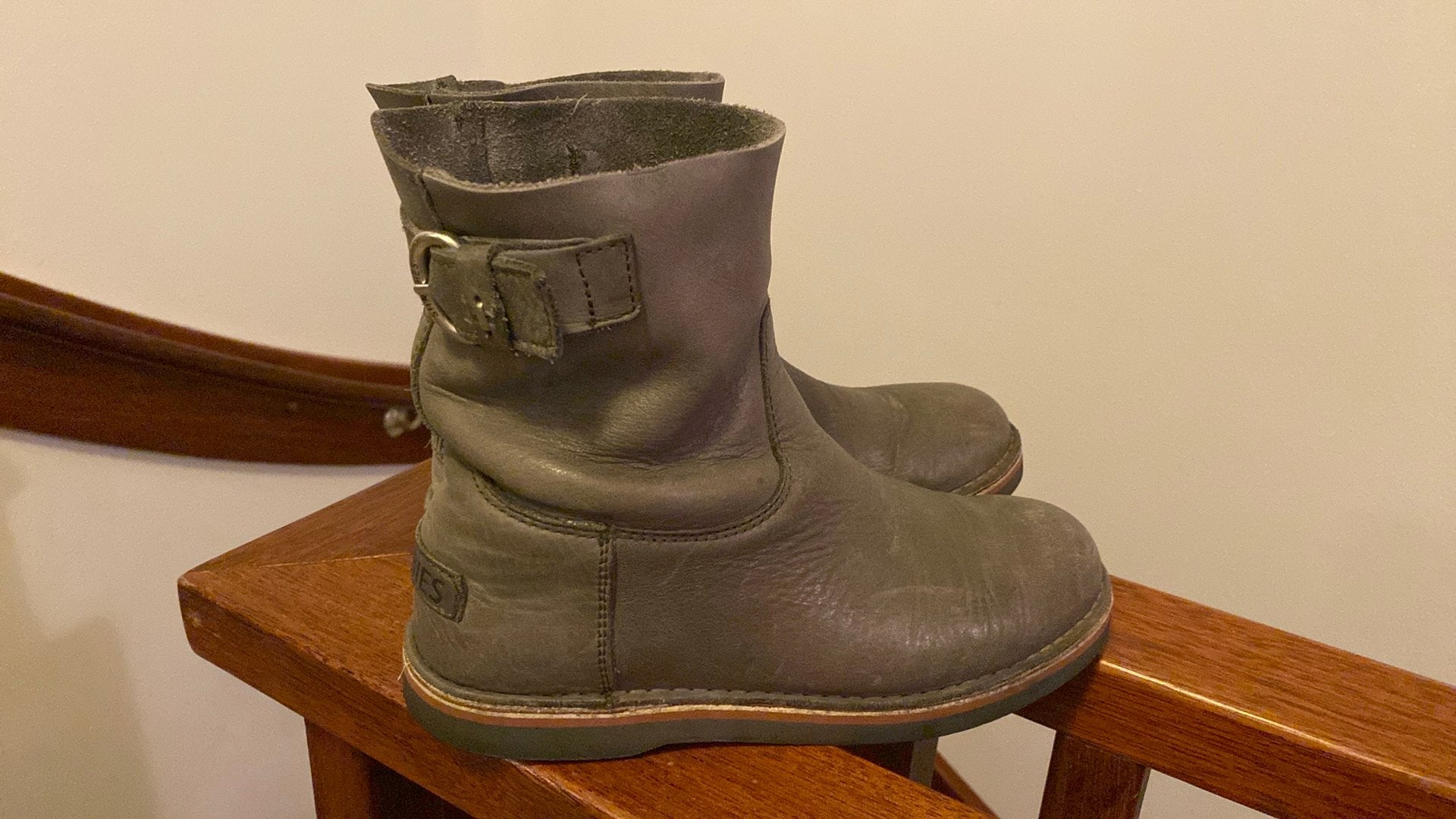 Shabbies Korte stoere grijze laarzen met gesp, Lage of Enkellaarzen, Ophalen of Verzenden, Zo goed als nieuw, Grijs