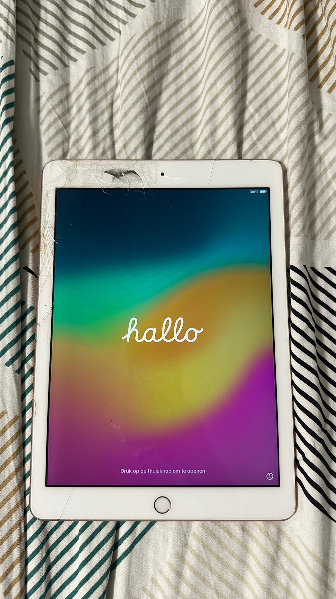 Apple iPad 6e generatie 32GB – Werkt goed, Scherm beschadigd, Computers en Software, Apple iPads, 10 inch, Rose Goud, Gebruikt
