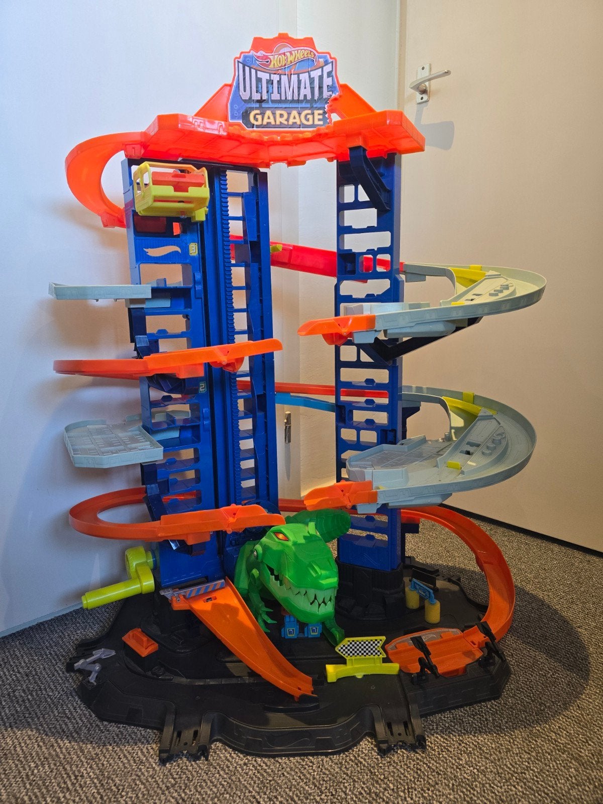 Hot Wheels Ultimate Garage met veel auto's, Ophalen, Gebruikt