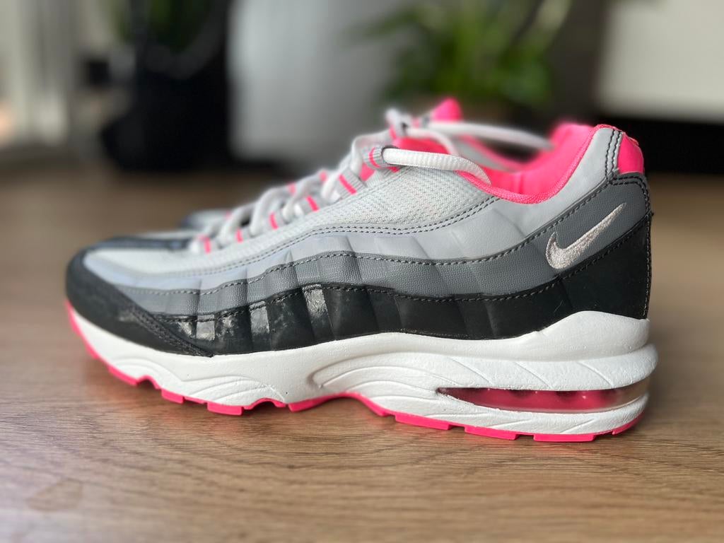 NIEUW! Nike Air Max 95 maat 38,5, Kleding | Dames, Schoenen, Ophalen of Verzenden, Zo goed als nieuw, Sneakers of Gympen