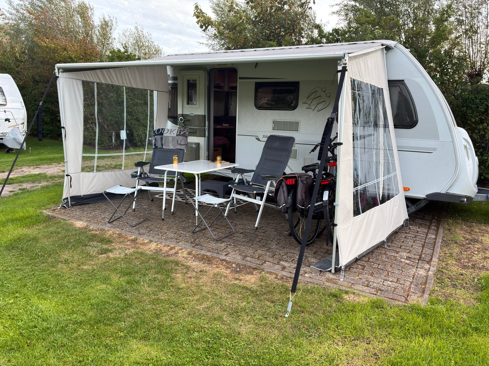 Zakluifel Fiamma 400 met zijwanden, Ophalen