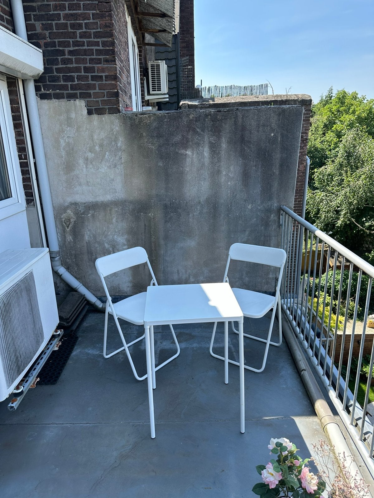 IKEA Balkonset: Tafel + 2 Opvouwbare Stoelen (Wit), Tuin en Terras, Tuinsets en Loungesets, Overige materialen, Eettafel, Zo goed als nieuw