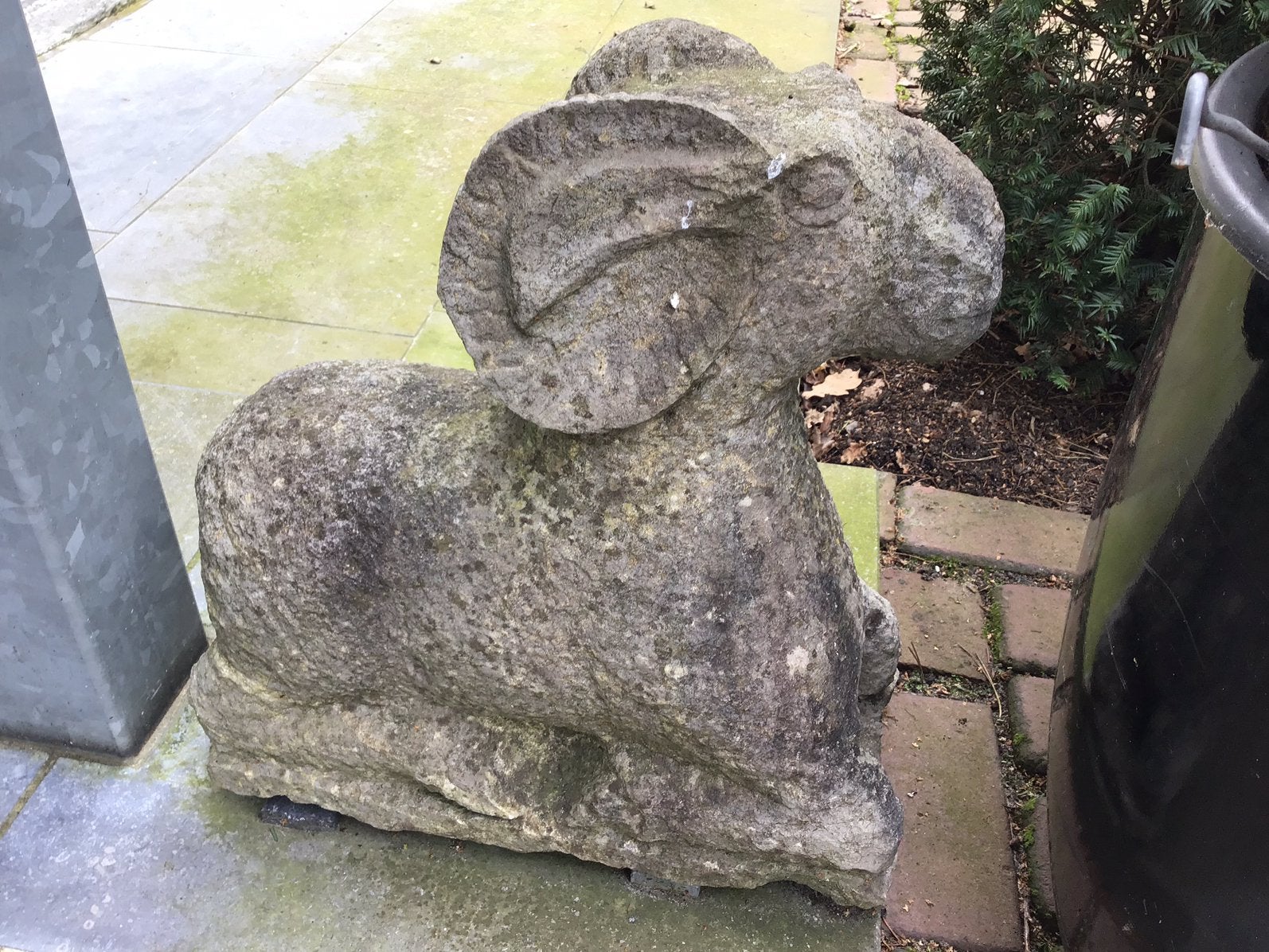 2 OUDE HANDGEBIKTE TUINBEELDEN “ RAMMEN”hoog 42 cn, Tuin en Terras, Tuinbeelden, Ophalen of Verzenden