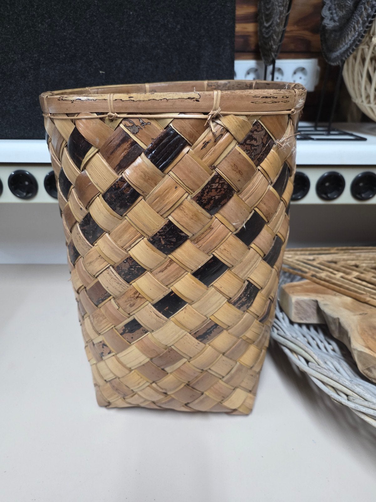 Balinese hoge mand, Huis en Inrichting, Ophalen, Zo goed als nieuw, Rond, Riet