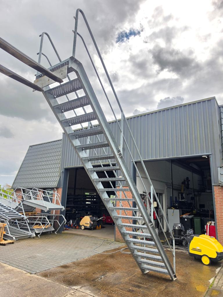 Stalen trap gegalv hoog 4,1mtr nor083, Ophalen, 2 tot 4 meter