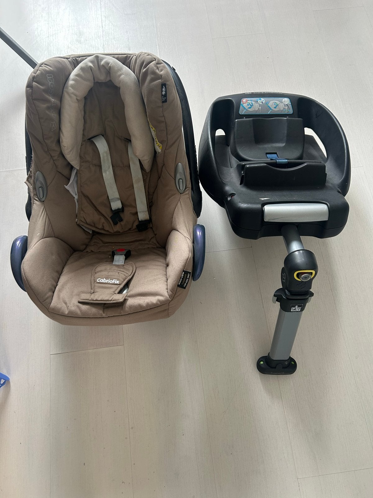 Maxi-Cosi Cabriofix met Isofix base, Autogordel of Isofix, Gebruikt, Ophalen of Verzenden, 0 t/m 13 kg