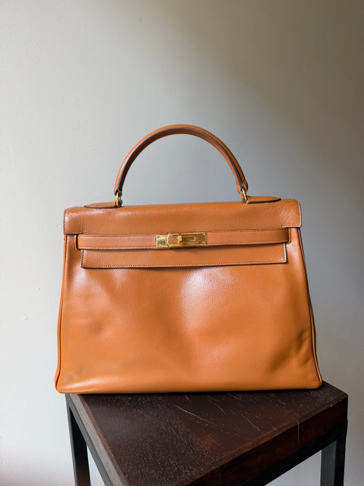 Hermès Kelly 32 Courchevel Leather brown, Ophalen of Verzenden, Zo goed als nieuw, Bruin, Handtas