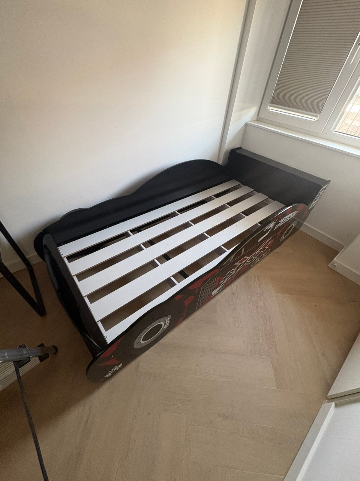 Zwart autobed, Ophalen, 70 tot 85 cm, Zo goed als nieuw, Lattenbodem