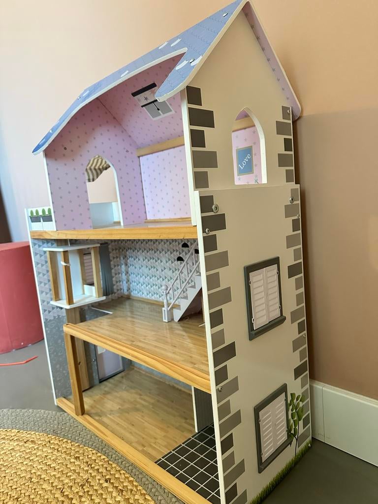 Groot en gedetailleerd houten poppenhuis, Ophalen of Verzenden, Zo goed als nieuw, Poppenhuis