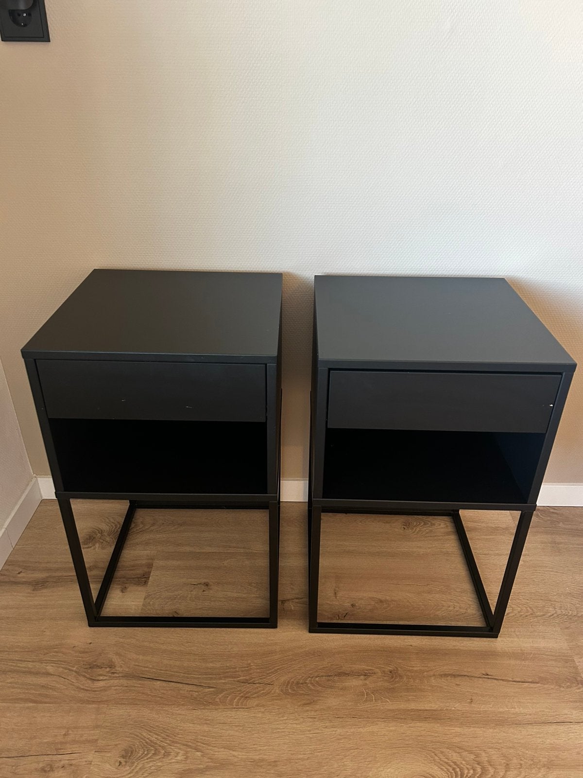 Vikhammer ikea nachtkastjes 2x, Ophalen, Zo goed als nieuw, Minder dan 45 cm