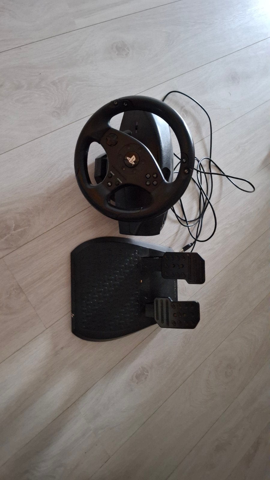Thrustmaster racestuur met pedalen voor PlayStation, Ophalen, Gebruikt, Stuur of Pedalen, PlayStation 4