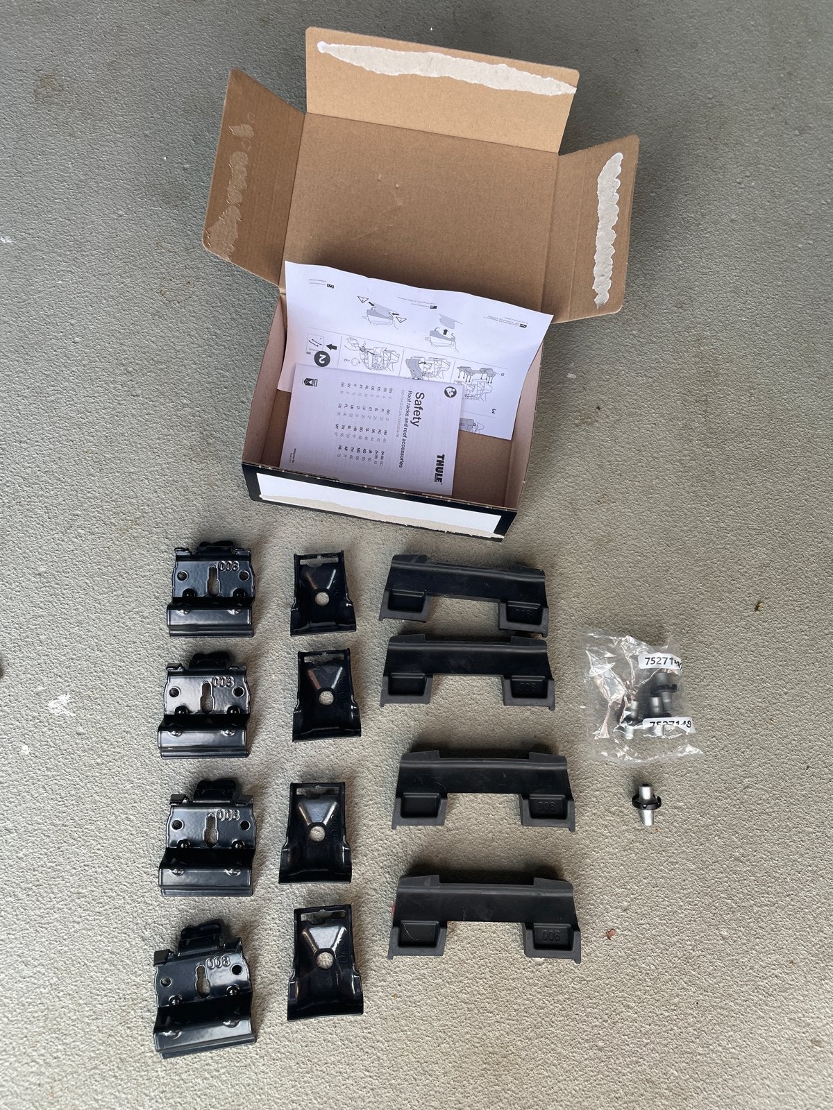 Thule Kit 186007 voor WingBar Edge, Auto diversen, Dakdragers, Ophalen, Zo goed als nieuw