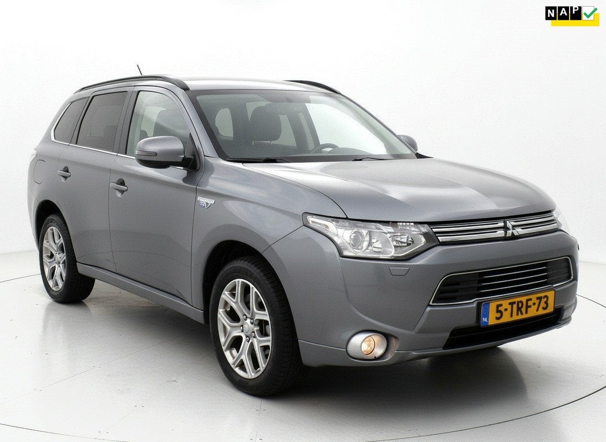 Mitsubishi Outlander 2.0 PHEV Instyle Pano-Navi-Leer, Auto's, Mitsubishi, Zwart, 4 cilinders, Vierwielaandrijving, Hybride Elektrisch/Benzine