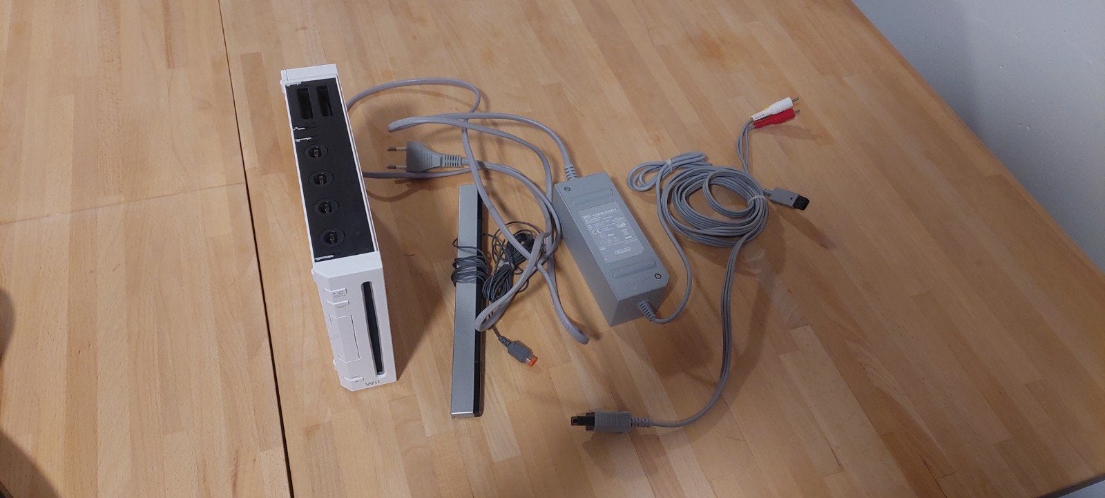 Wii console met spellen, 3 controllers en Guitar Hero gitaar, Ophalen, Gebruikt, Met 2 controllers, Met games