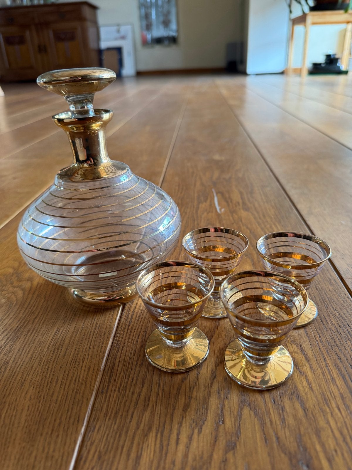 Vintage Likeurset met Karaf en 4 Glaasjes - Goudkleurig, Ophalen of Verzenden