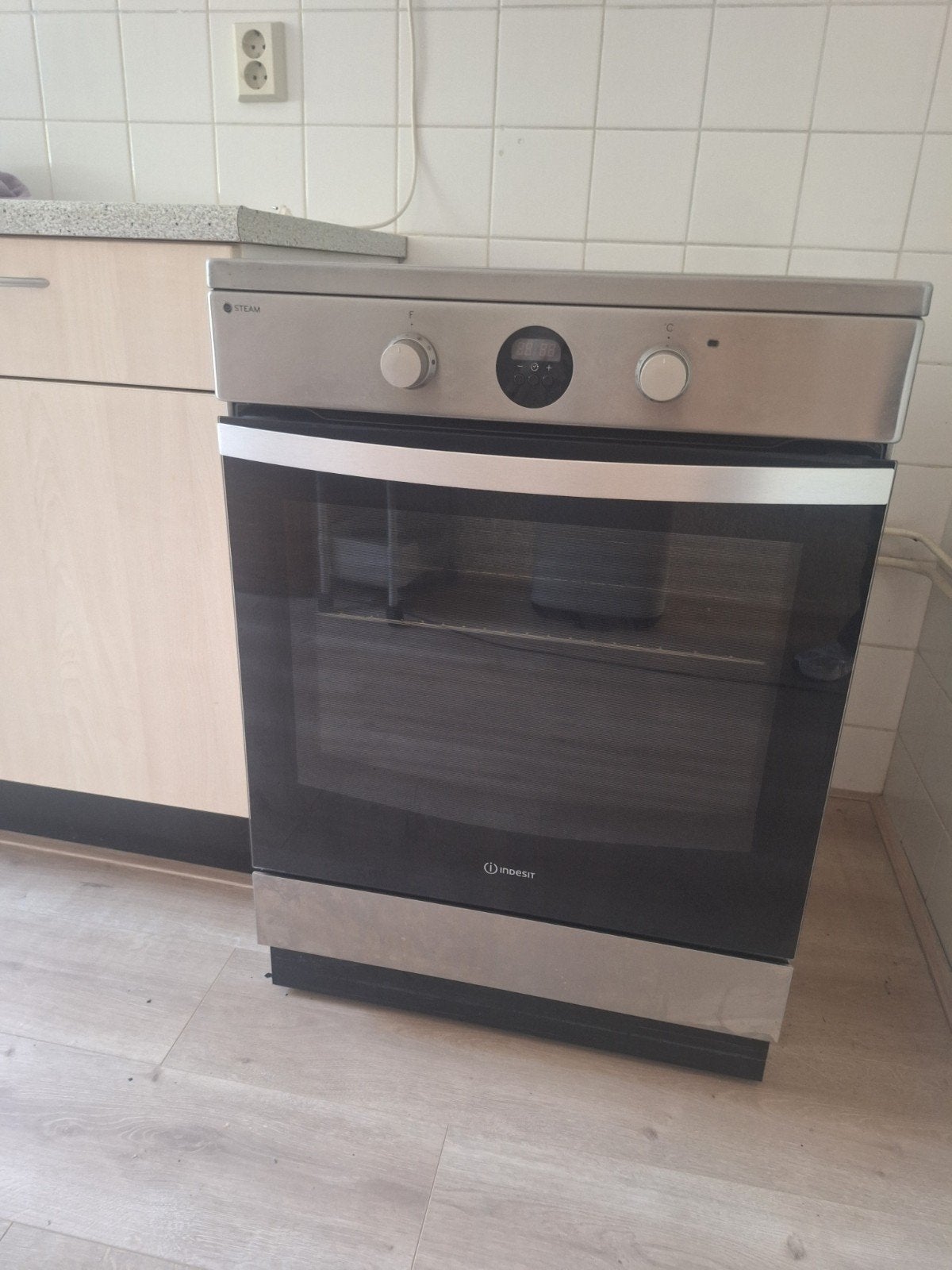 vrijstaande Indesit inductie fornuis. kookplaat met oven, Witgoed en Apparatuur, Ophalen, Gebruikt, Hete lucht, Indesit
