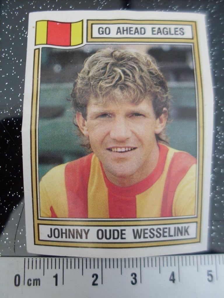 panini sticker voetbal 83 gae Johnny oude Wesselink nr 103, Verzenden, Zo goed als nieuw, Overige binnenlandse clubs, Poster, Plaatje of Sticker