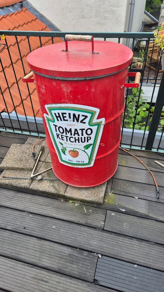 Barbecue in Heinz tomato ketchup oliedrum, Ophalen, Gebruikt, Onbekend