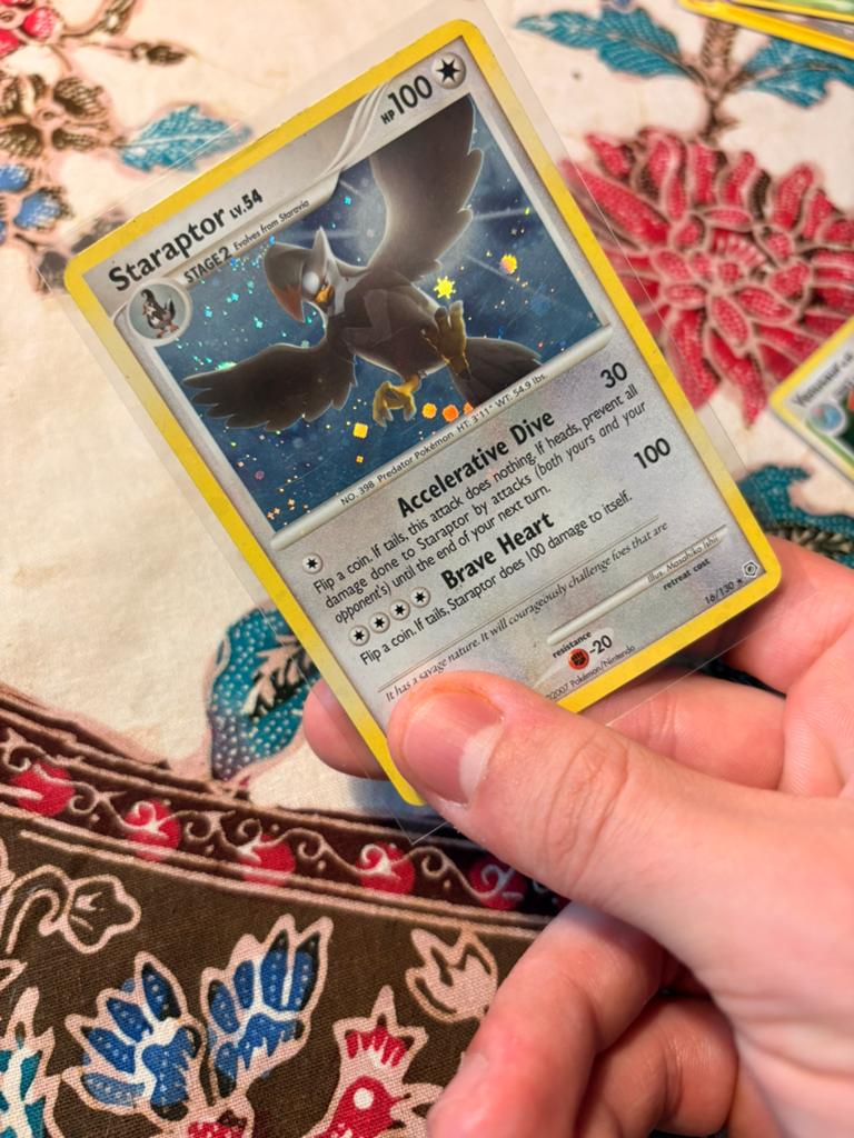 Staraptor  holo (bleed) 16/130 pokemon kaart 2007, Ophalen of Verzenden, Meerdere kaarten