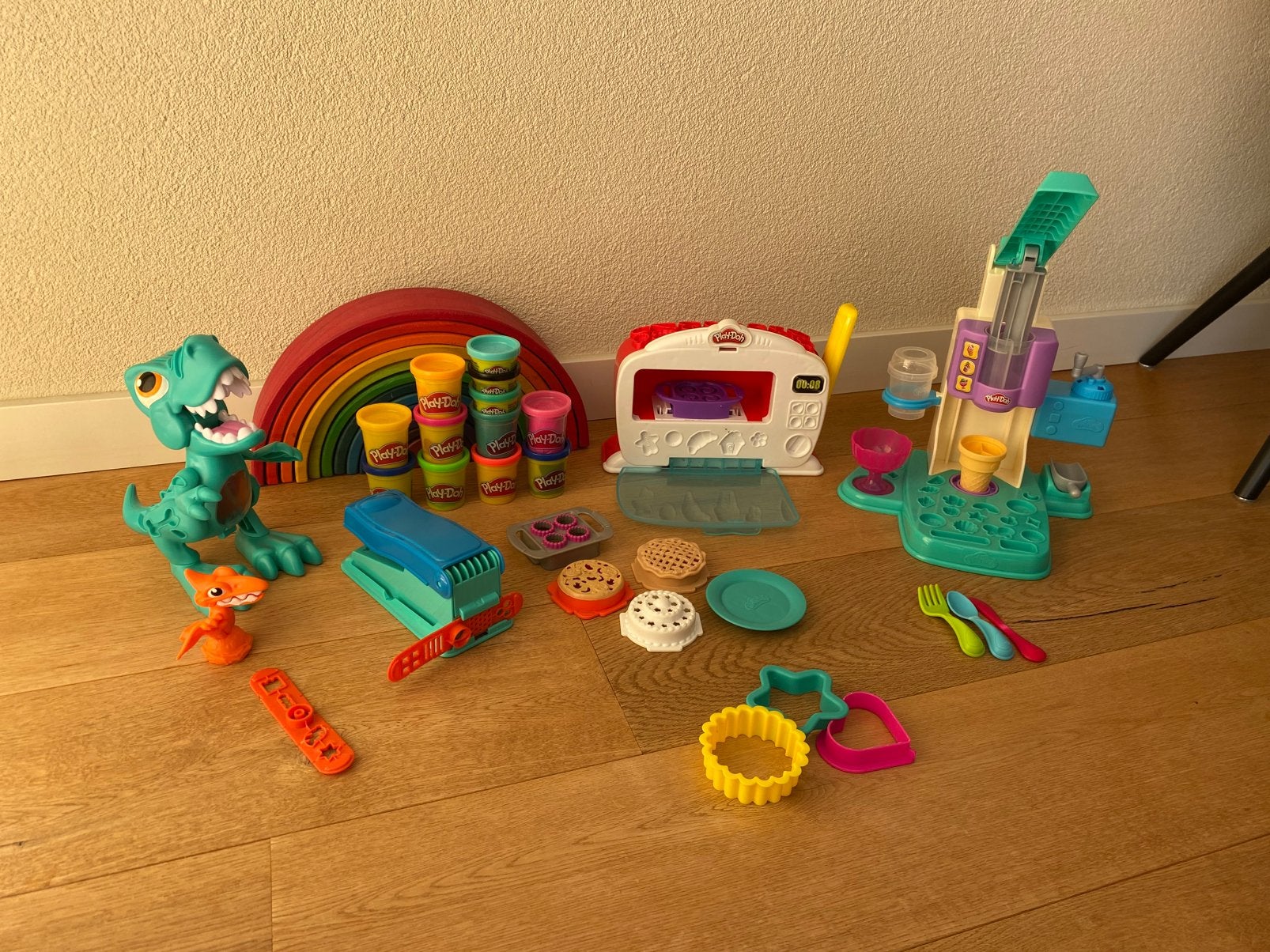 Play doh diverse sets + 14 nieuwe potjes klei, Ophalen of Verzenden, Gebruikt, Knutselen