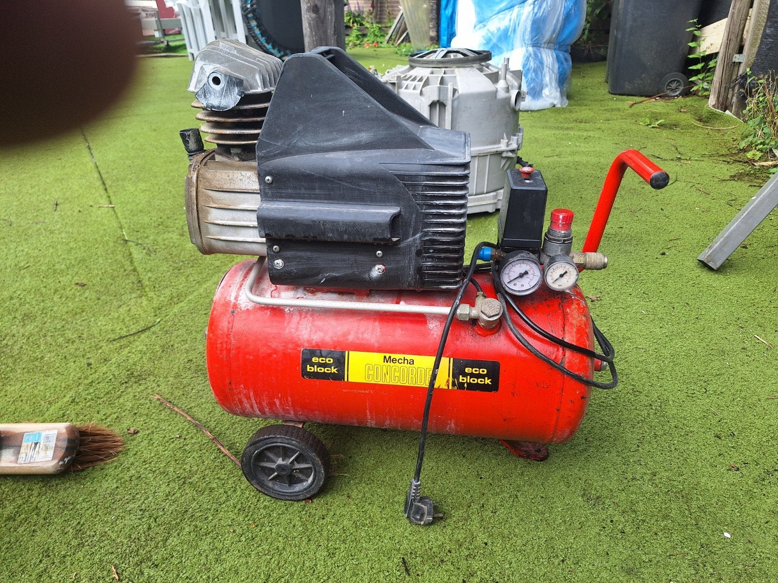 Mecha Concorde compressor - werkt super, mist alleen oliedop, Doe-het-zelf en Verbouw, Ophalen, Gebruikt, 6 tot 10 bar, 25 tot 100 liter